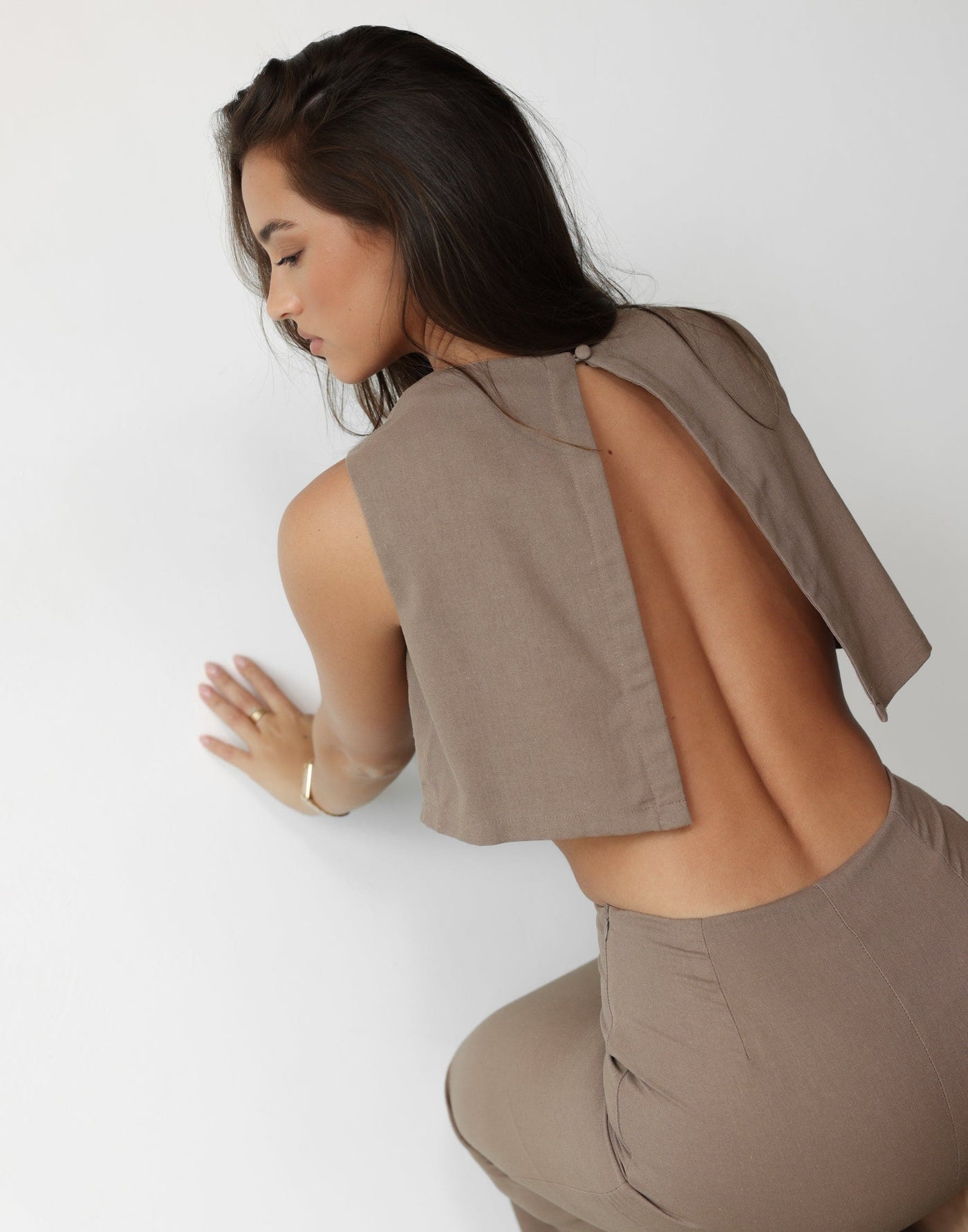 Como Linen Top (Mocha) | Charcoal Clothing Exclusive - Open Back Relaxed Fit Single Button Closure Top - Women's Top - Charcoal Clothing