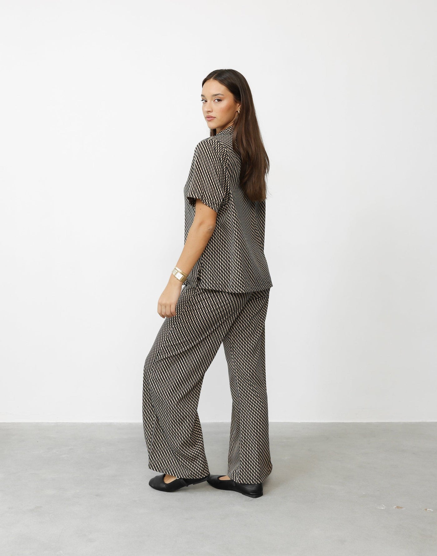 Zaya Shirt (Sand Ripple) | CHARCOAL Exclusive - Short Sleeved Patterned Button Closure Shirt - Women's Top - Charcoal Clothing