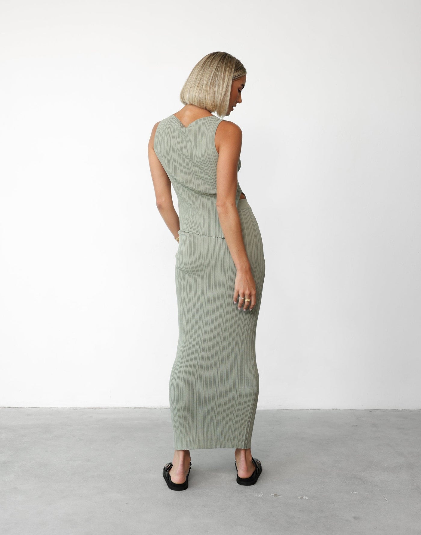 Kienna Maxi Skirt (Willoe) | Charcoal Clothing Exclusive - Ribbed Knit Bodycon Maxi Skirt - Women's Skirt - Charcoal Clothing